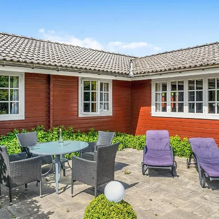 Three-bedroom In Nykobing Sj